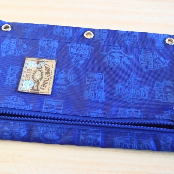 50% OFF! Looney Tunes Kids Blue Canvas Case Pouch Accessory Bag Women Girl Teen - Picture 1 of 13
